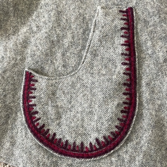 Vintage Handmade Embroidered Norwegian Hooded Wool Poncho - Light Gray/Purple - Picture 6 of 12